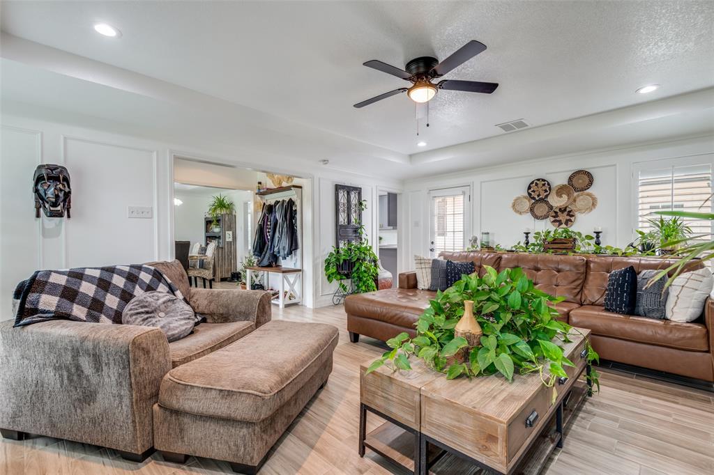 1301 Davis Lane Terrell, TX 75160 - Photo 11 of 37 a living room with furniture and a large window
