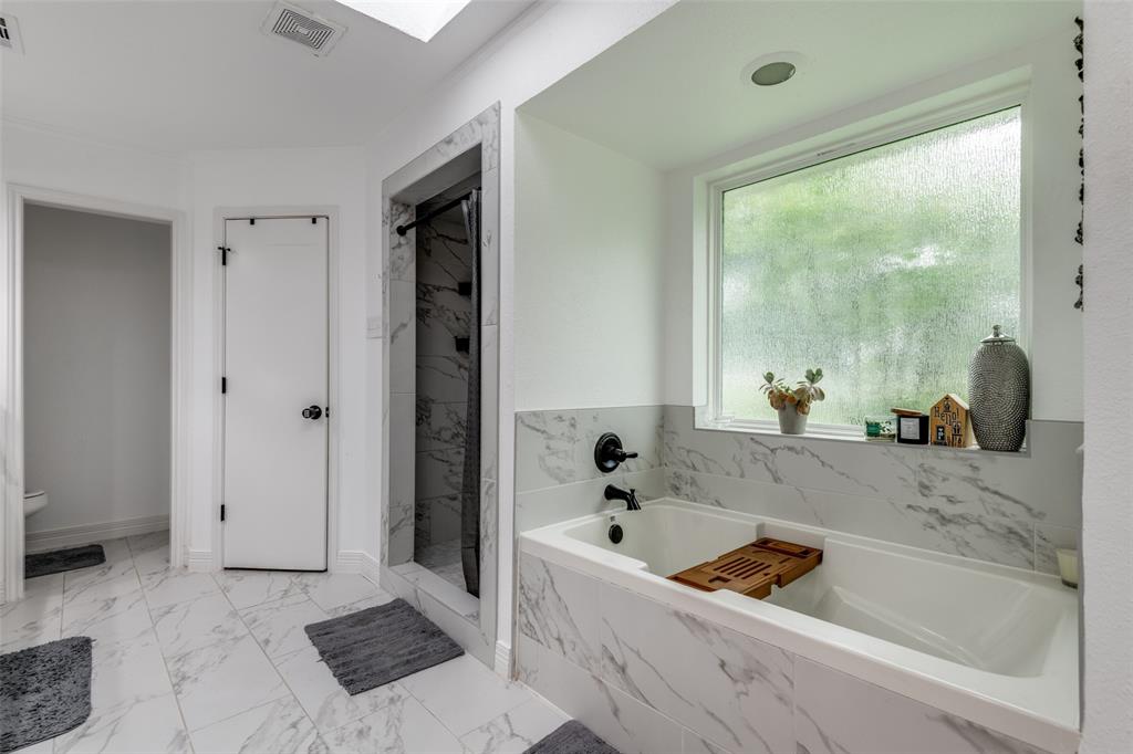 1301 Davis Lane Terrell, TX 75160 - Photo 26 of 37 a bathroom with a tub a potted plant and a sink