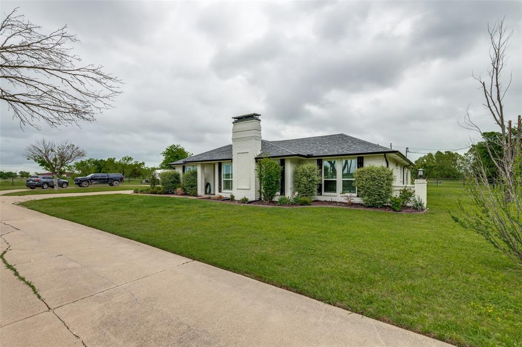 1301 Davis Lane Terrell, TX 75160 - Photo 3 of 37 a front view of a house with garden