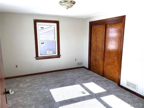 $189,900 | 1068 El Paso Lane, East Alton, IL 62024
