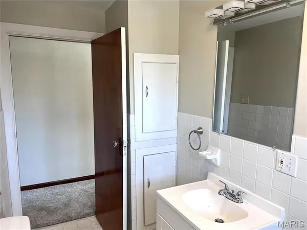 $189,900 | 1068 El Paso Lane, East Alton, IL 62024