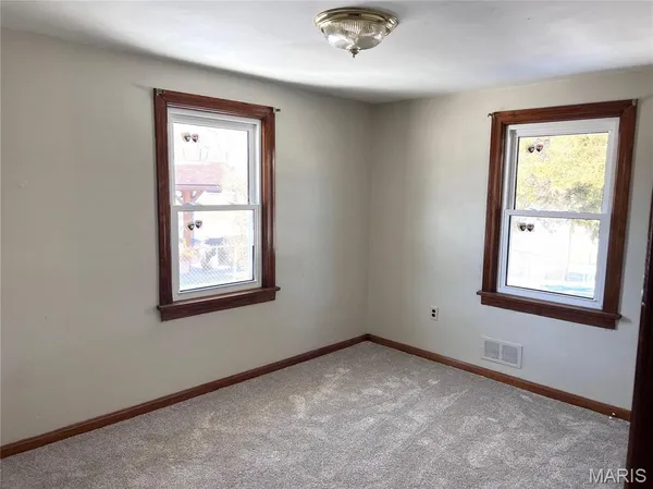 $189,900 | 1068 El Paso Lane, East Alton, IL 62024