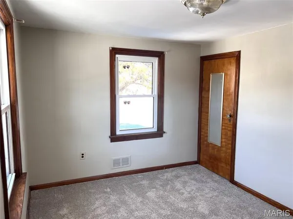 $189,900 | 1068 El Paso Lane, East Alton, IL 62024