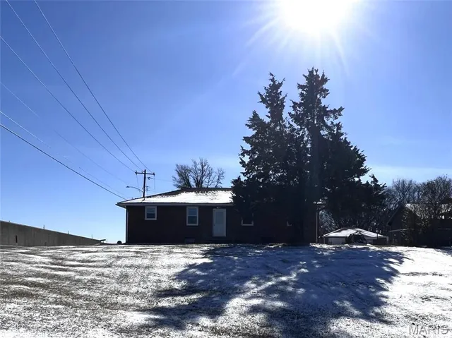 $189,900 | 1068 El Paso Lane, East Alton, IL 62024