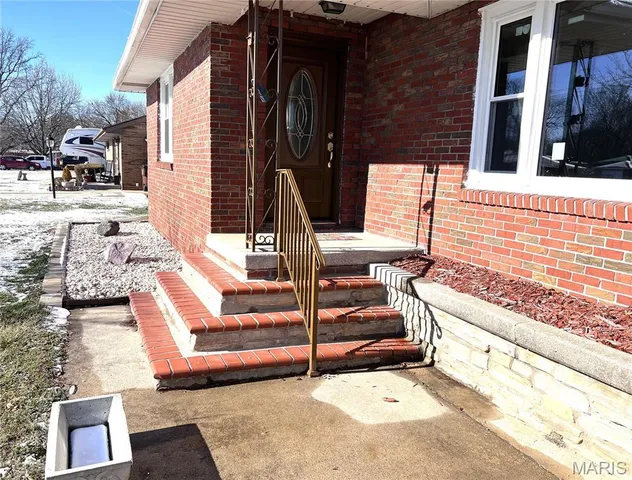 $189,900 | 1068 El Paso Lane, East Alton, IL 62024