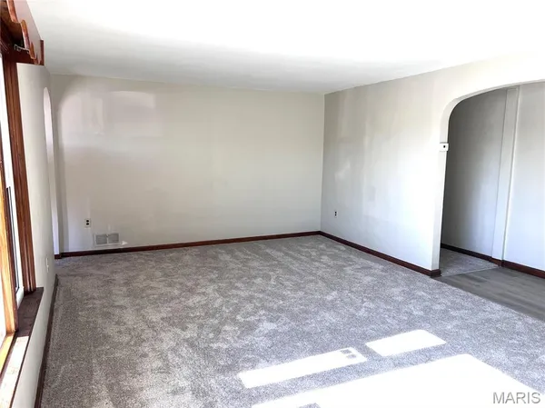 $189,900 | 1068 El Paso Lane, East Alton, IL 62024