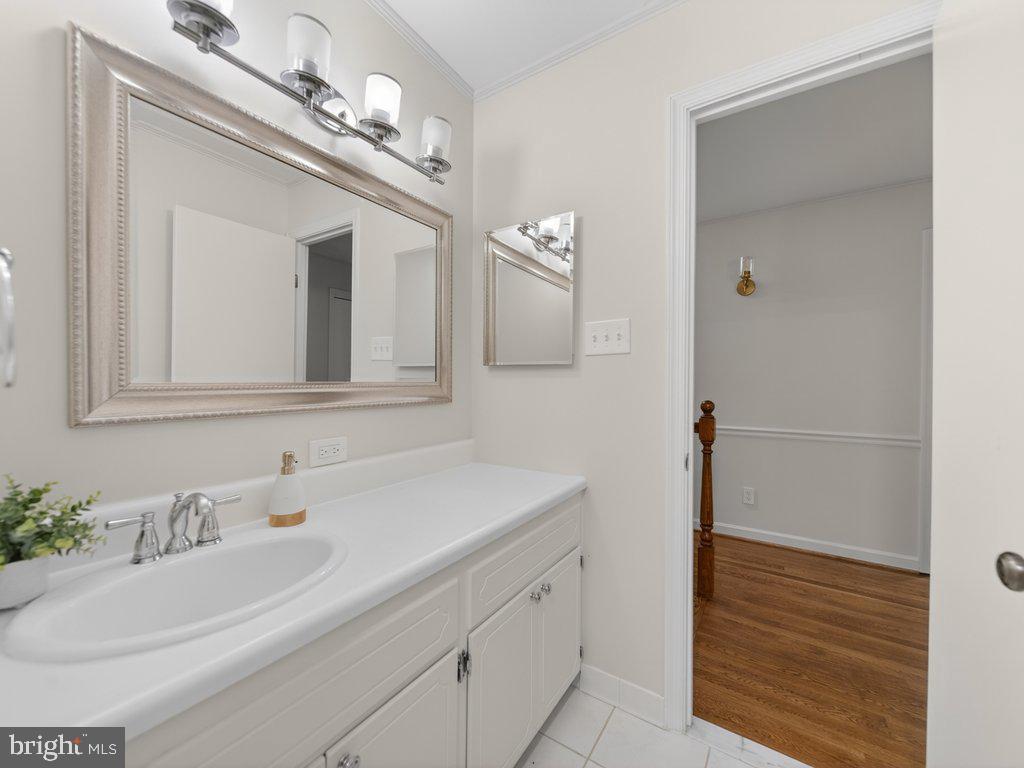 12628 St James Road Rockville, MD 20850 - Photo 36 of 64 2nd Full Bathroom