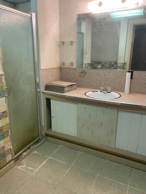 332 Pohlman Road Chillicothe, OH 45601 - Photo 28 of 39 Shower needs replaced