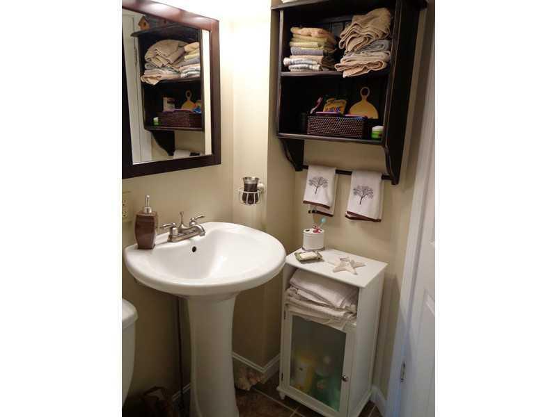 36 Albee Road Augusta, ME 04330 - Photo 27 of 32 Bathroom. 2nd floor bath.