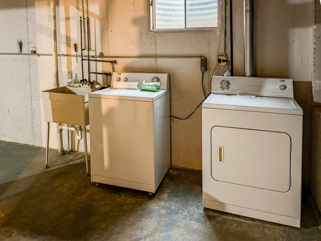 5090 Prairie Oak Road Gurnee, IL 60031 - Photo 22 of 30 a utility room with dryer and washer
