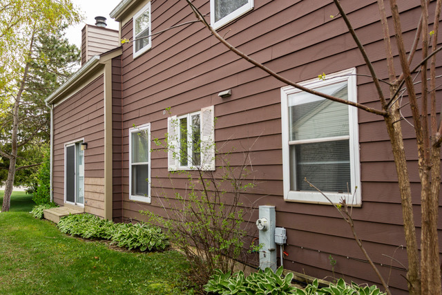 5090 Prairie Oak Road Gurnee, IL 60031 - Photo 28 of 30 a view of house with backyard and garden