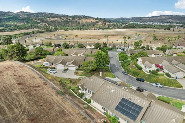 a picture of wall with a white wall