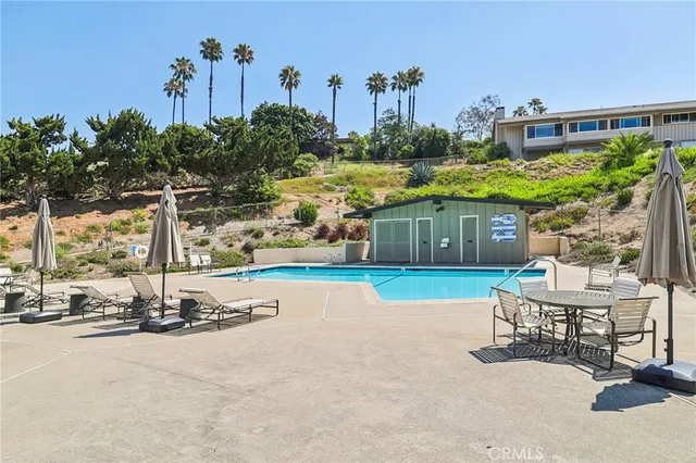 $725,000 | 69 Via Larga Vista, Bonsall, CA 92003