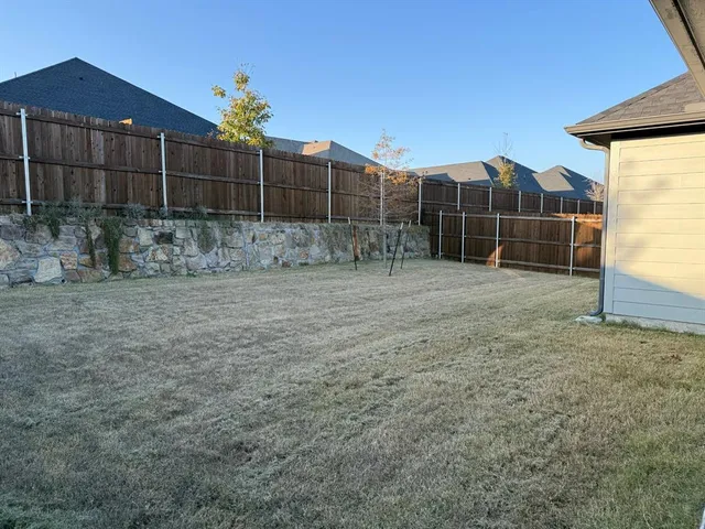 $2,400 | 241 Little Brg Drive, Lavon, TX 75166