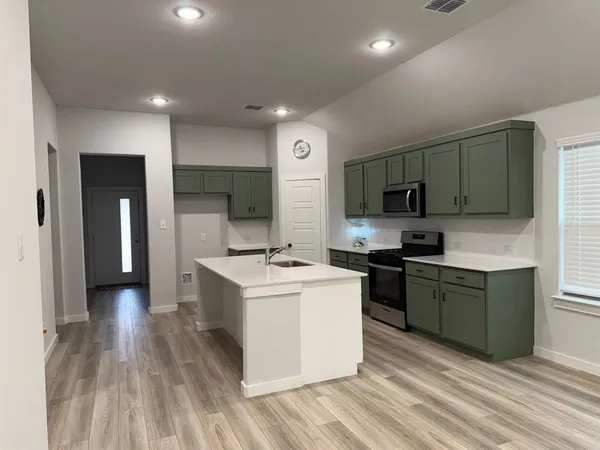 $2,250 | 241 Little Brg Drive, Lavon, TX 75166