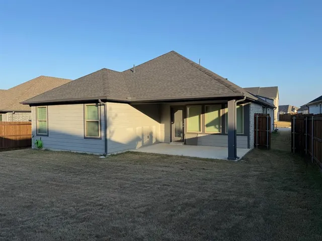 $2,300 | 241 Little Brg Drive, Lavon, TX 75166
