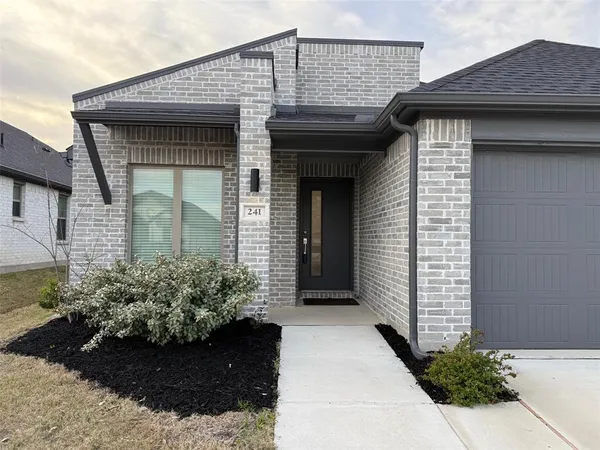 $2,250 | 241 Little Brg Drive, Lavon, TX 75166