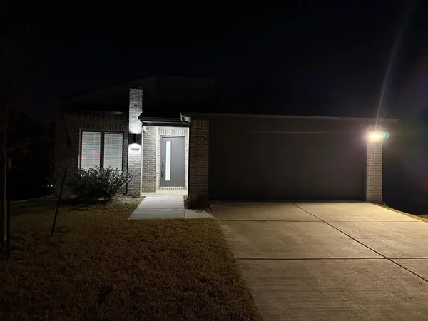 $2,250 | 241 Little Brg Drive, Lavon, TX 75166