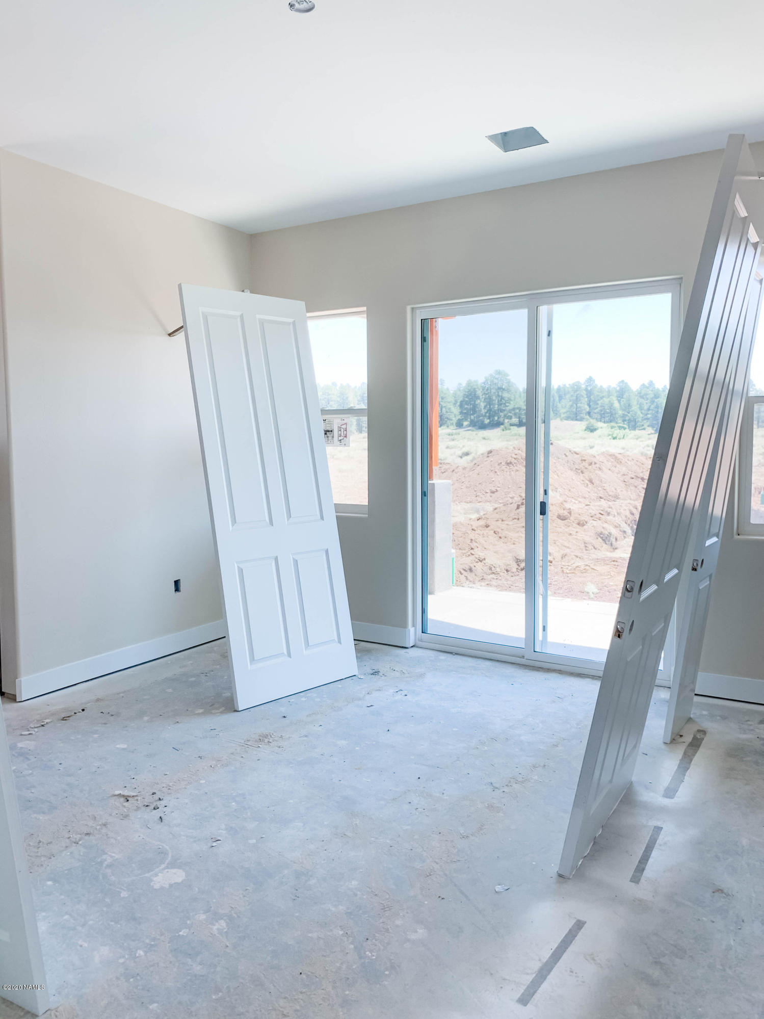 10071 Girard Road Flagstaff, AZ 86004 - Photo 5 of 13 10071 girard master bedroom