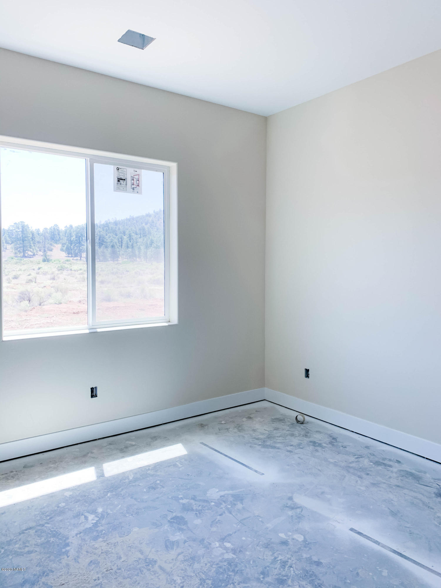 10071 Girard Road Flagstaff, AZ 86004 - Photo 10 of 13 10071 girard bedroom3