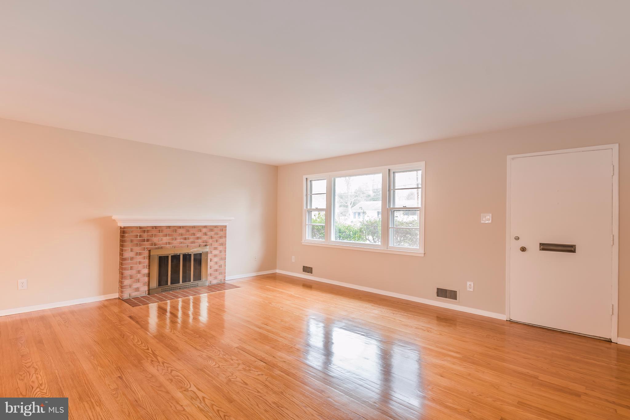 5506 Inverchapel Road Springfield, VA 22151 - Photo 3 of 29 Spacious Living Room