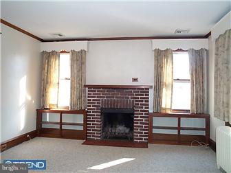 11 Manor Road Paoli, PA 19301 - Photo 5 of 12 Living Room