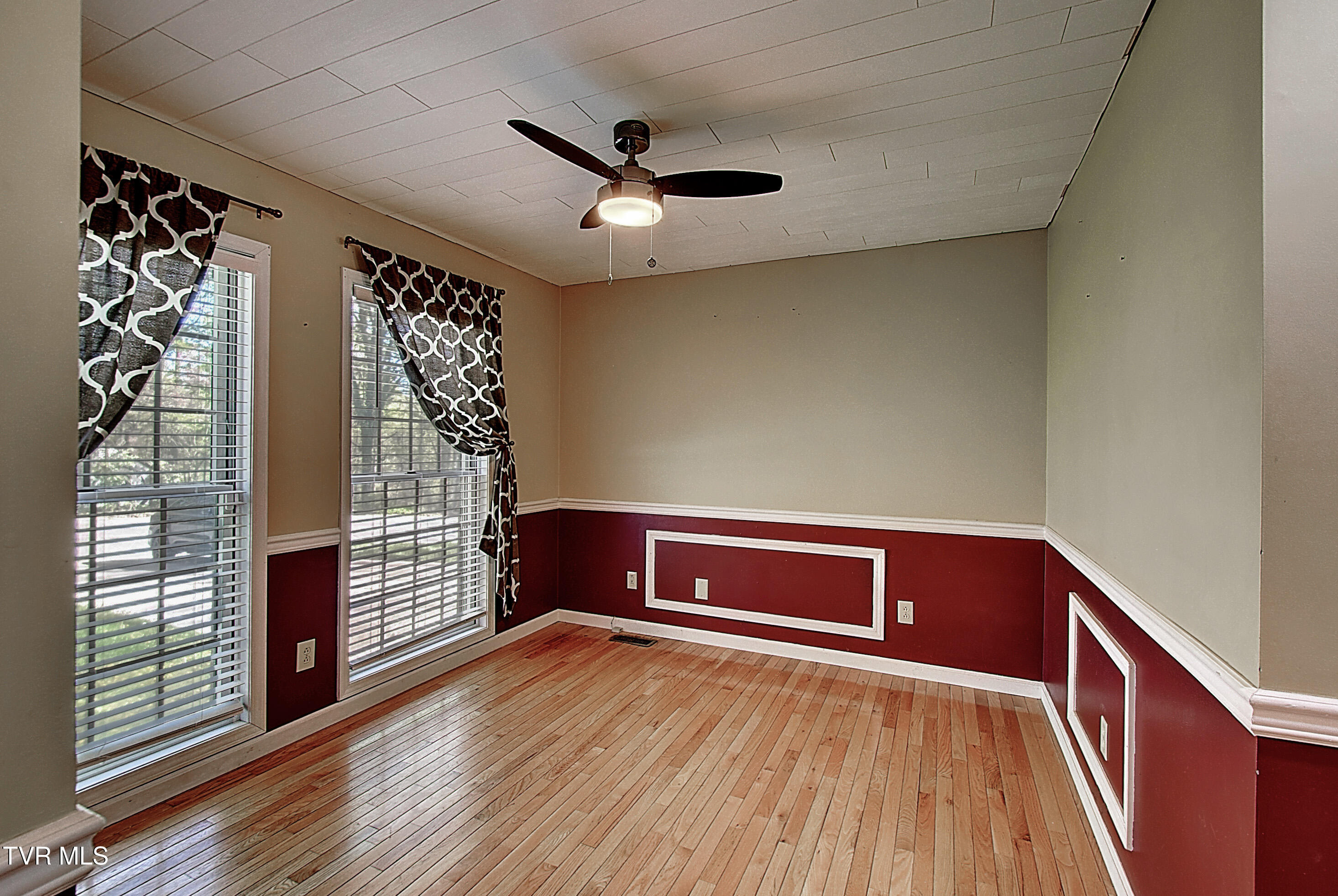 455 Carlton Road Bristol, TN 37620 - Photo 21 of 66 Formal Dining