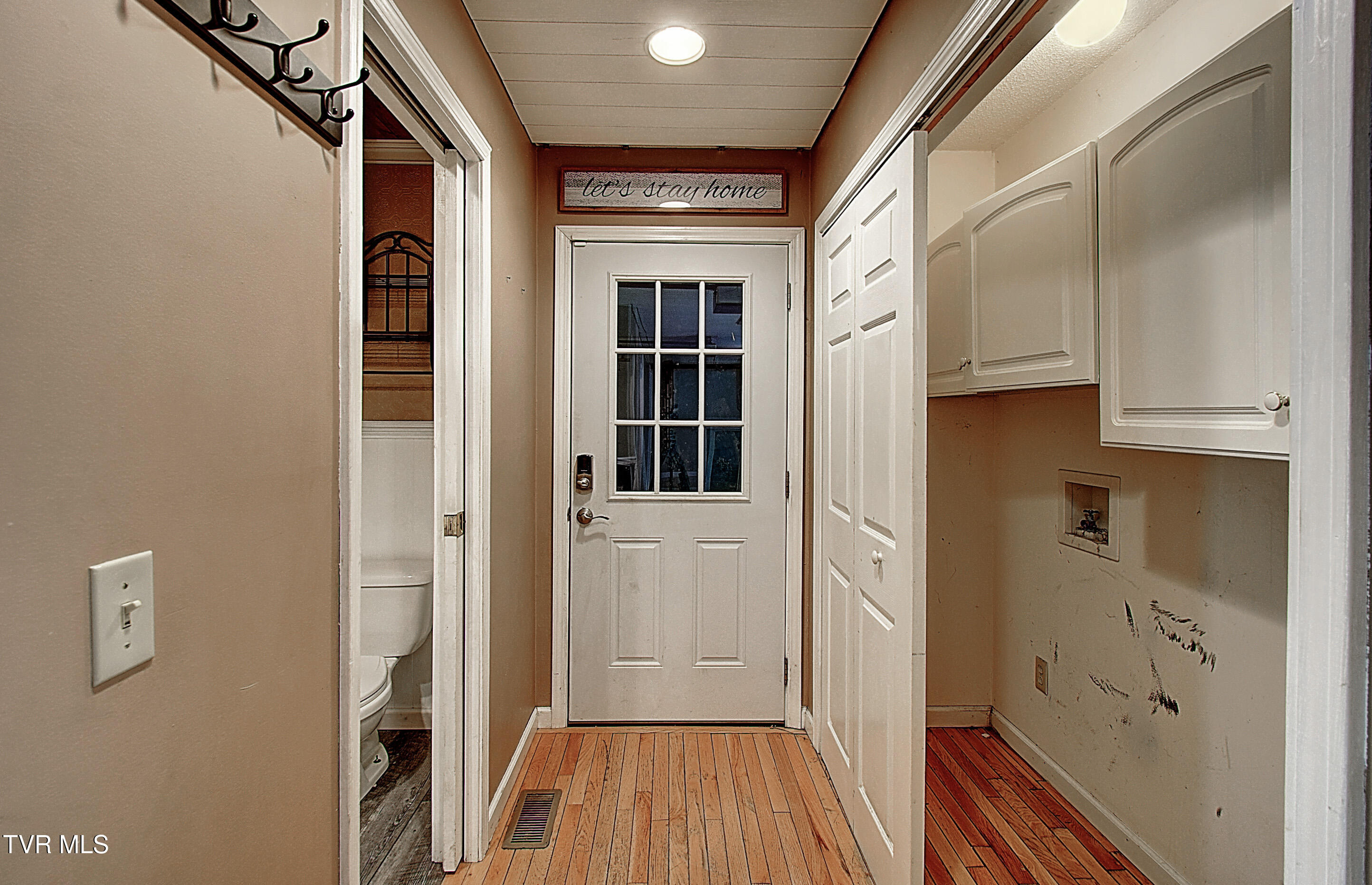 455 Carlton Road Bristol, TN 37620 - Photo 23 of 66 Laundry/Garage Entryway
