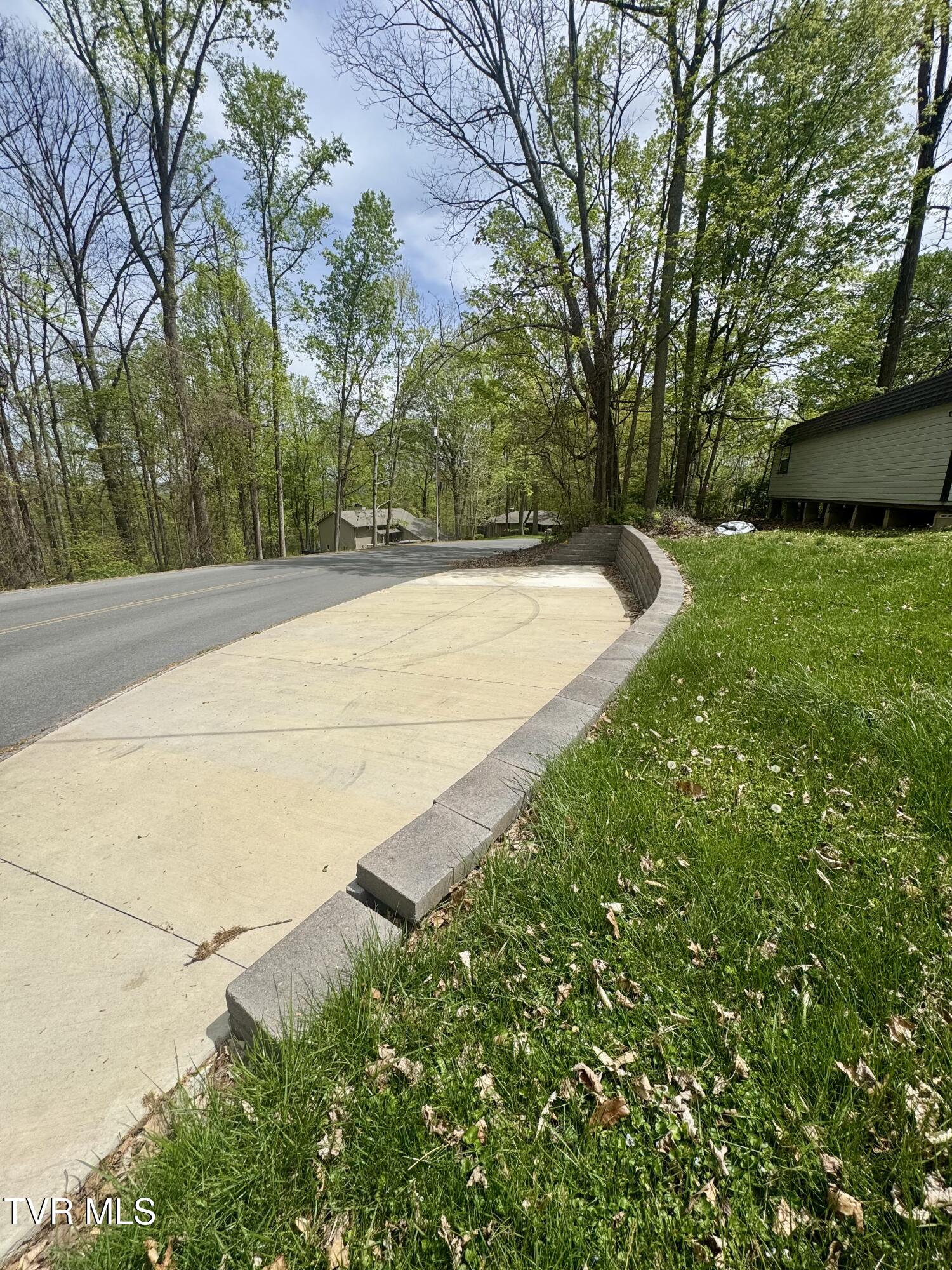 455 Carlton Road Bristol, TN 37620 - Photo 51 of 66 Parking Paf