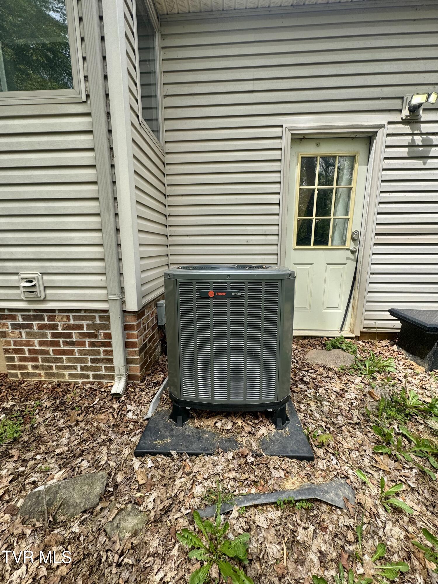 455 Carlton Road Bristol, TN 37620 - Photo 54 of 66 Heat pump