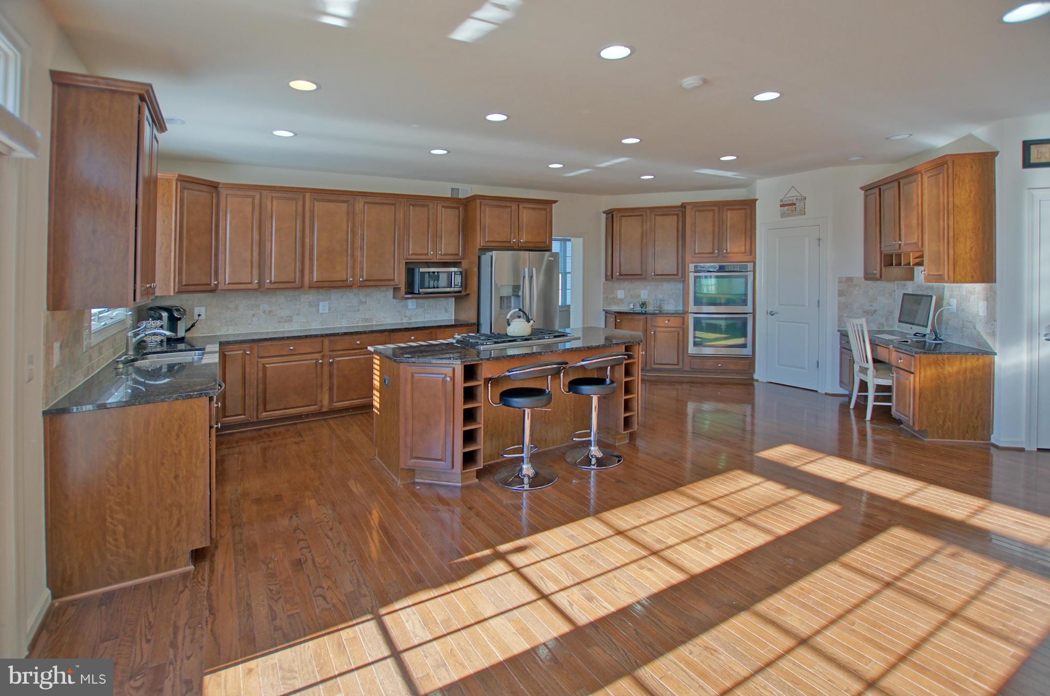 42407 Rising Moon Place Ashburn, VA 20148 - Photo 7 of 30 Kitchen