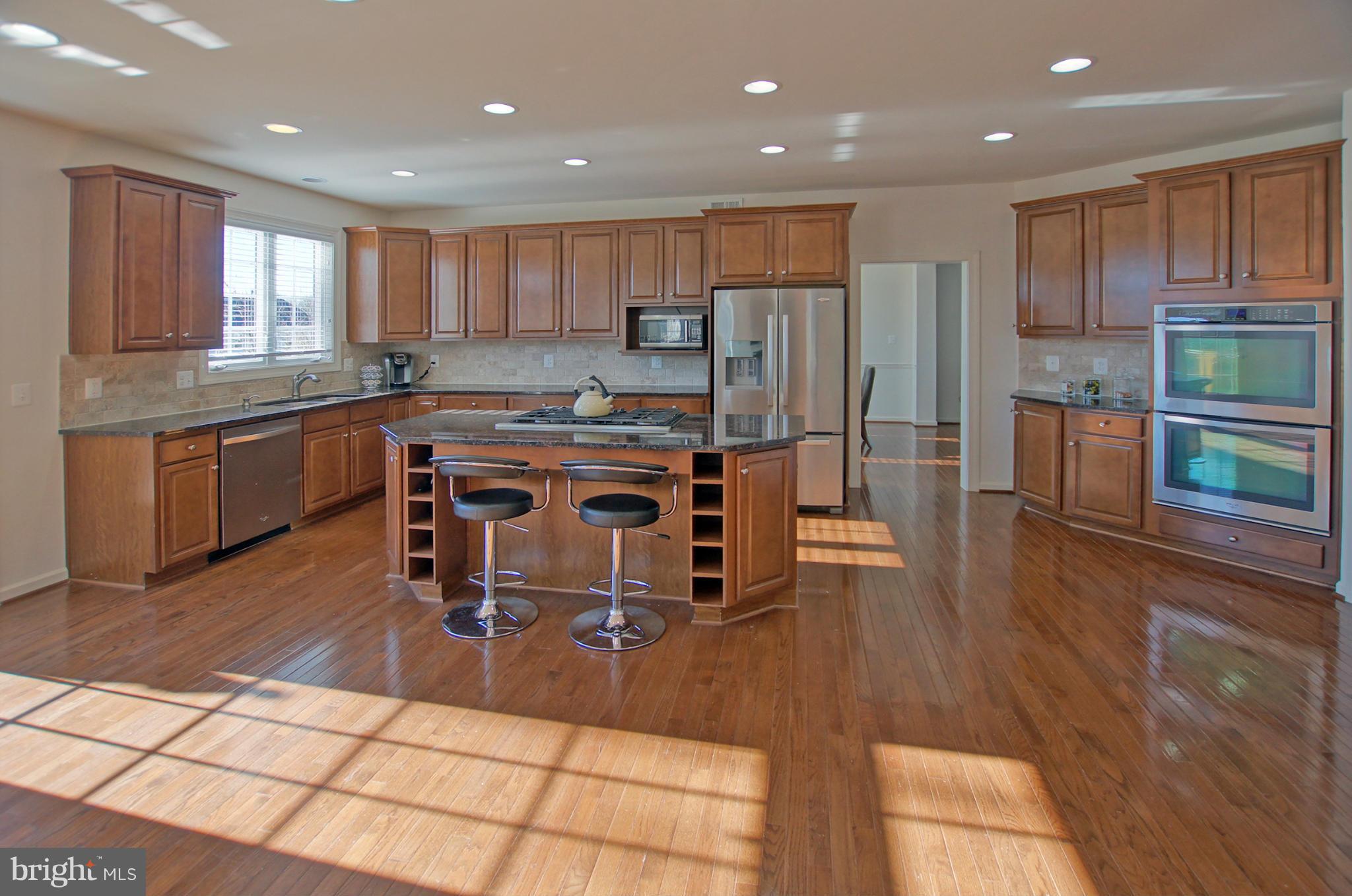 42407 Rising Moon Place Ashburn, VA 20148 - Photo 8 of 30 Kitchen