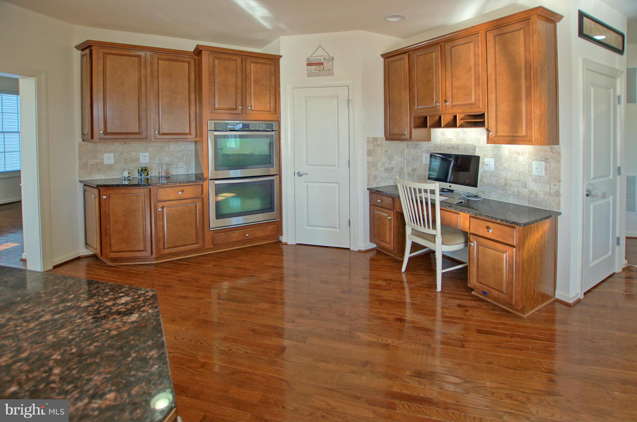 42407 Rising Moon Place Ashburn, VA 20148 - Photo 9 of 30 Kitchen