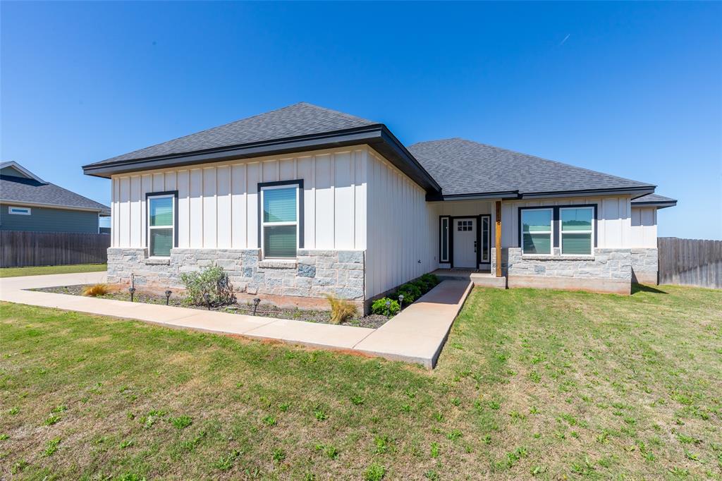 118 Corbyn Circle Tuscola, TX 79562 - Photo 1 of 36 a front view of a house with a yard