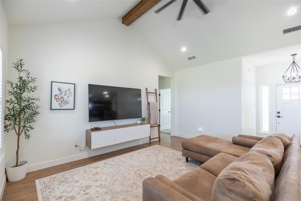 118 Corbyn Circle Tuscola, TX 79562 - Photo 5 of 36 a living room with furniture and a flat screen tv