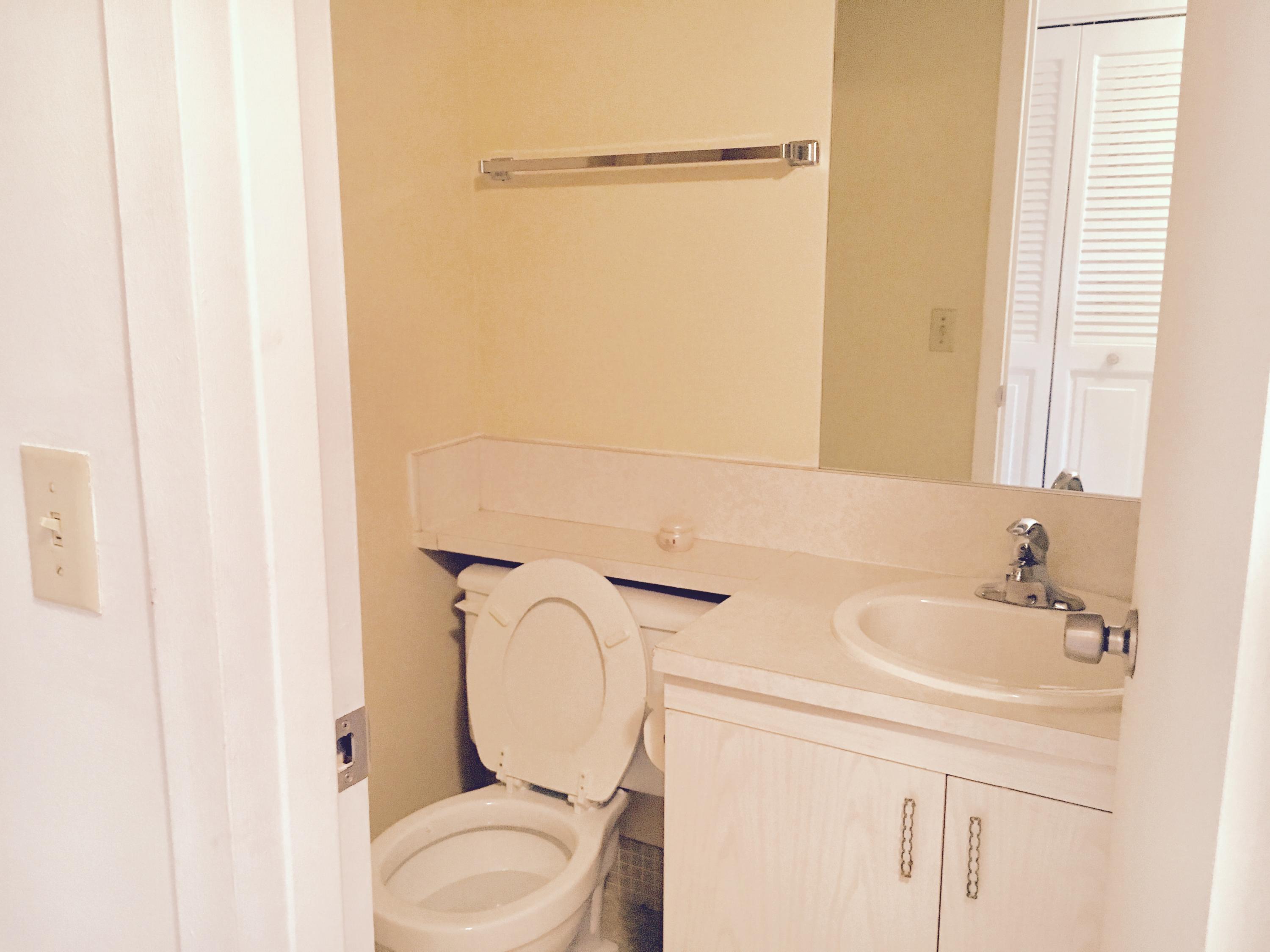 2093 Cornwall East, Unit 2093 Boca Raton, FL 33434 - Photo 9 of 17 1/2 Bathroom