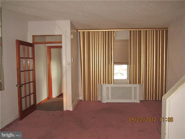 5853 Trinity Street Philadelphia, PA 19143 - Photo 3 of 9 Living Room