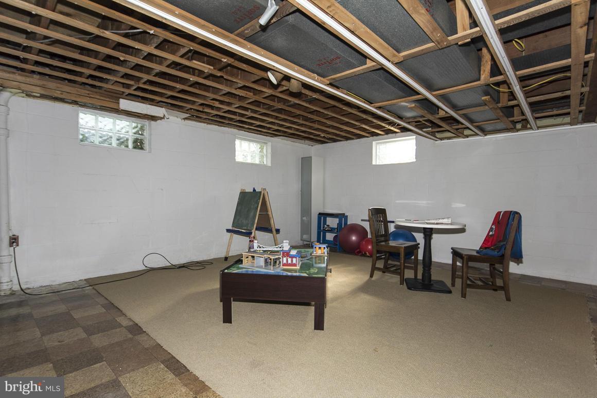 4012 Kahlston Road Baltimore, MD 21236 - Photo 28 of 30 a living room with furniture