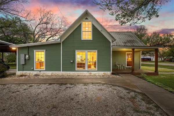 $350,000 | 107 W Avenue, Valley Mills, TX 76689