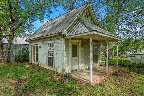 $350,000 | 107 W Avenue, Valley Mills, TX 76689