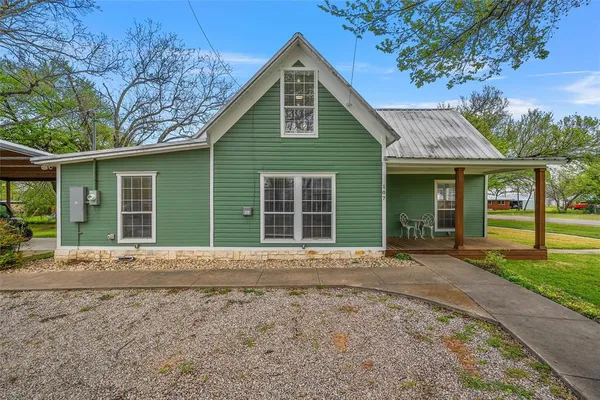 $350,000 | 107 W Avenue, Valley Mills, TX 76689