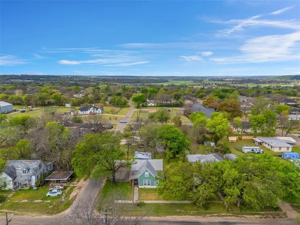 $350,000 | 107 W Avenue, Valley Mills, TX 76689