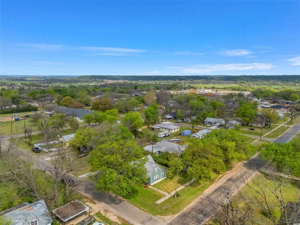 $350,000 | 107 W Avenue, Valley Mills, TX 76689