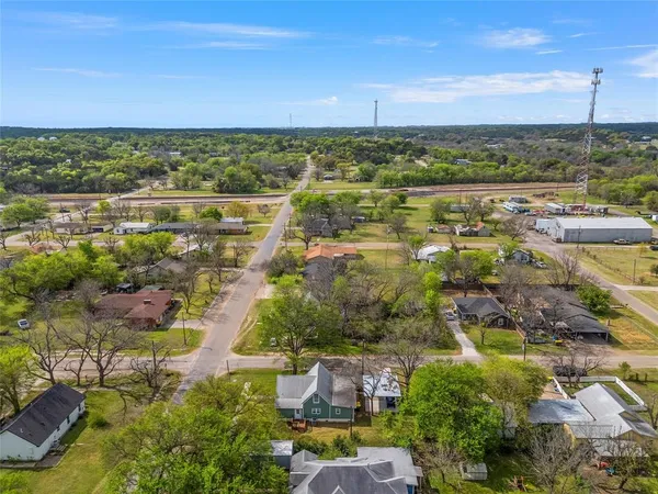 $350,000 | 107 W Avenue, Valley Mills, TX 76689