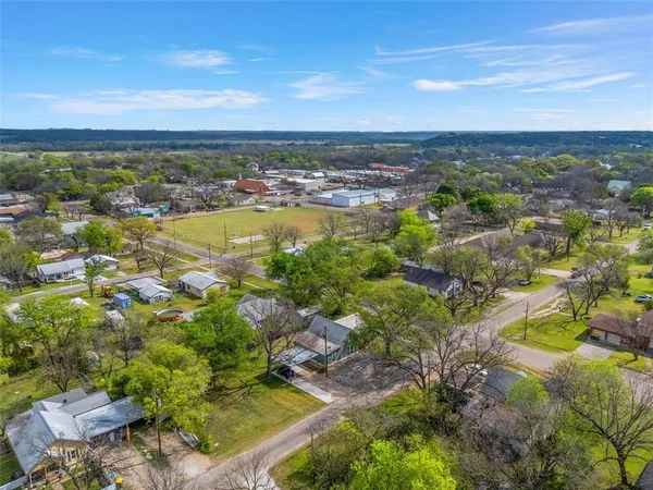 $350,000 | 107 W Avenue, Valley Mills, TX 76689