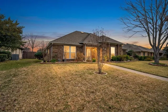 a front view of house with yard