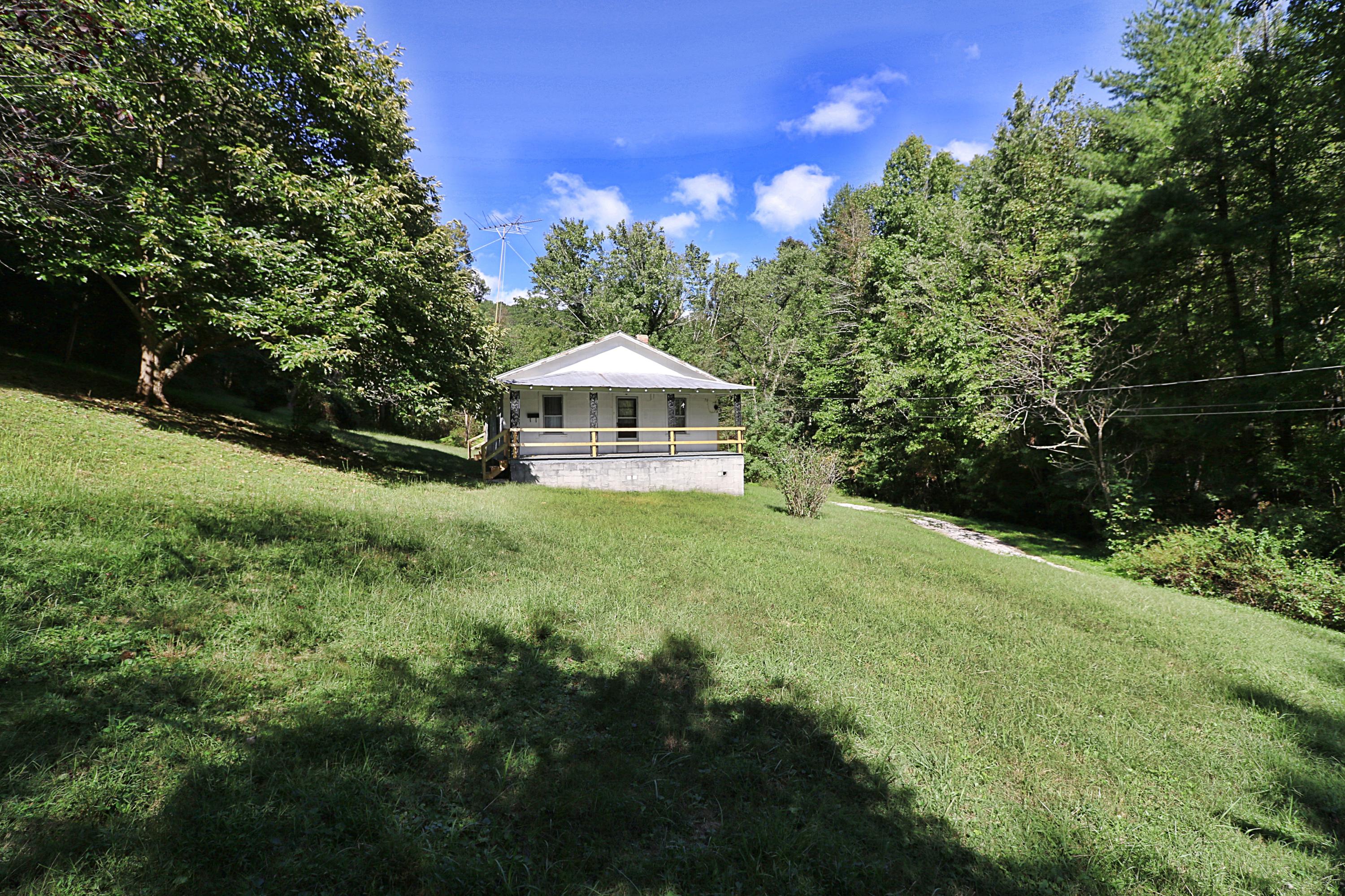 1669 Paint Rock Road Oneida, TN 37841 - Photo 2 of 25 094A7397