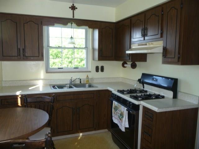 54 Herbst Road Coraopolis, PA 15108 - Photo 9 of 20