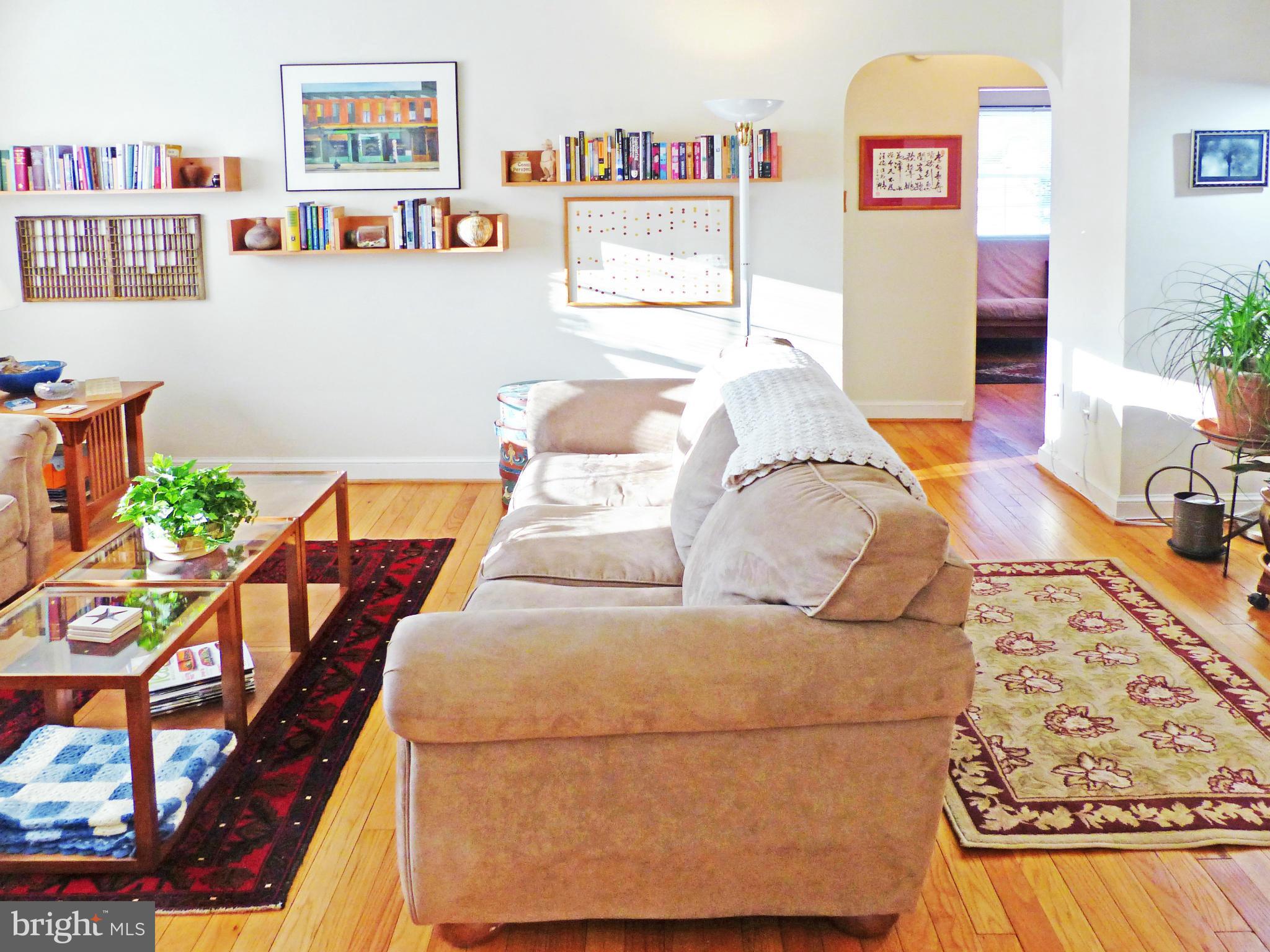 5212 8th Road South, Unit 1 Arlington, VA 22204 - Photo 2 of 14 Open & charming