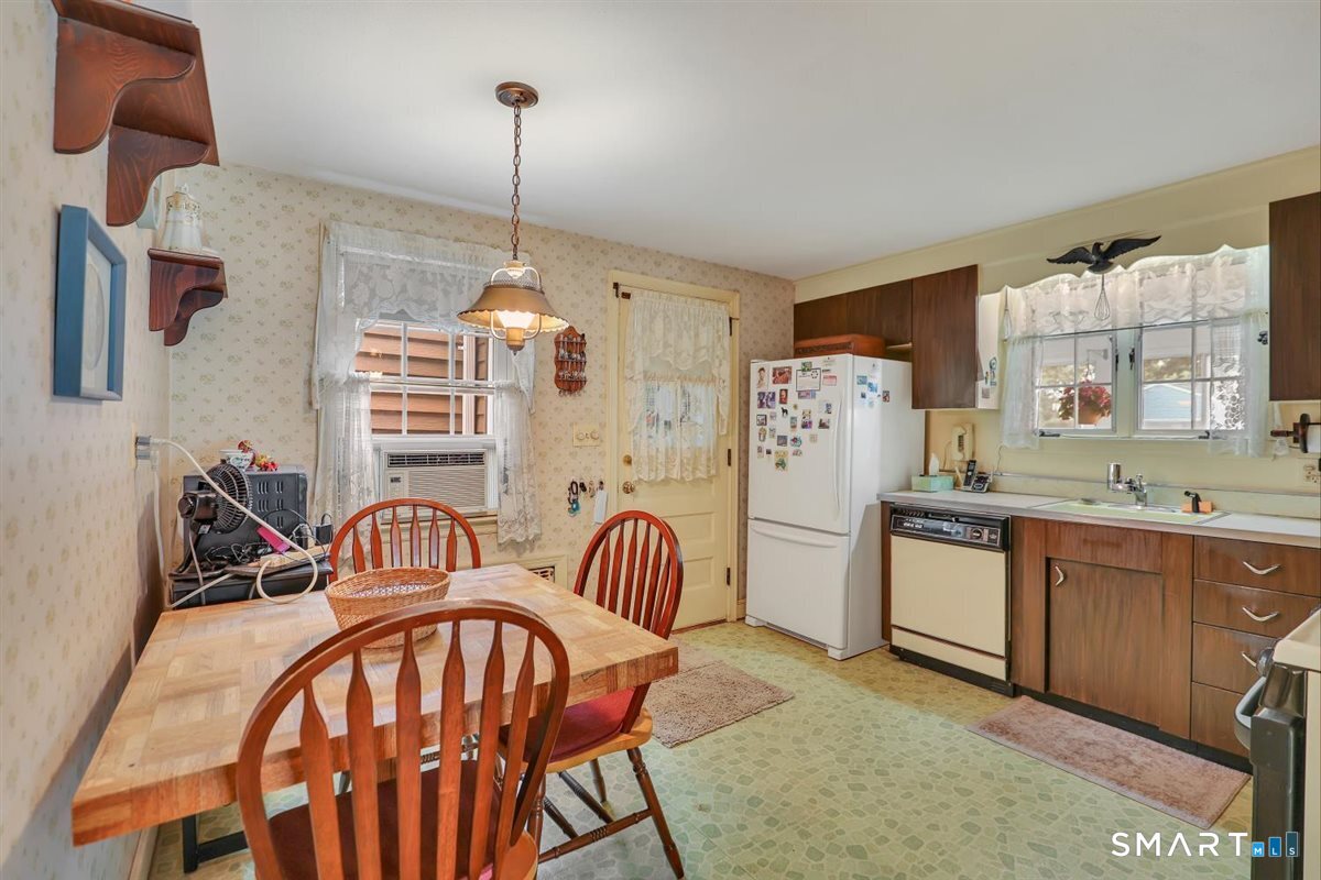 11 Battista Road Manchester, CT 06040 - Photo 10 of 29 Gallery Image 10